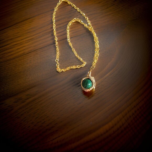Malachite on Gold chain  20 in. Dragon claw - Picture 1 of 1